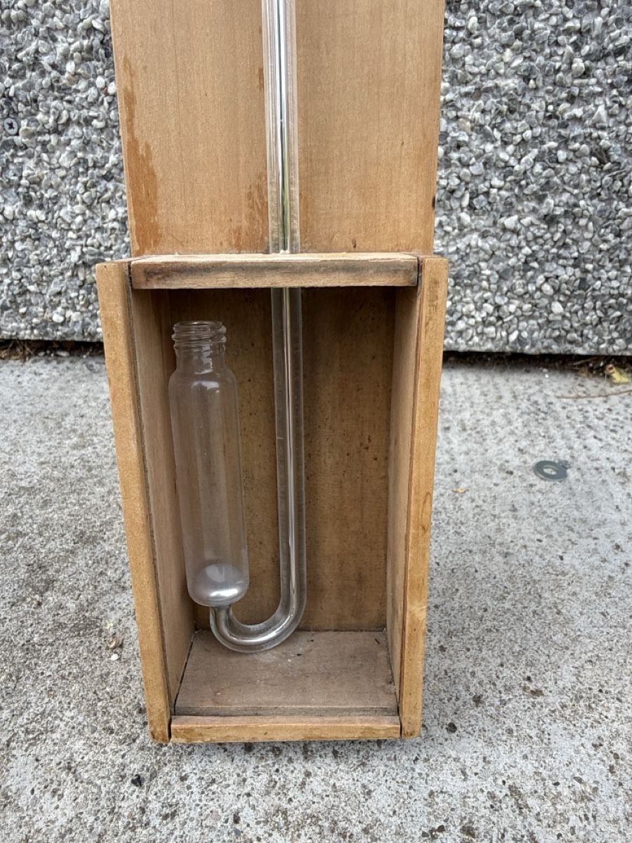 Autres appareils anciens: Baromètre thermomètre Kroug – D'occasion à Fleurier par salar 2