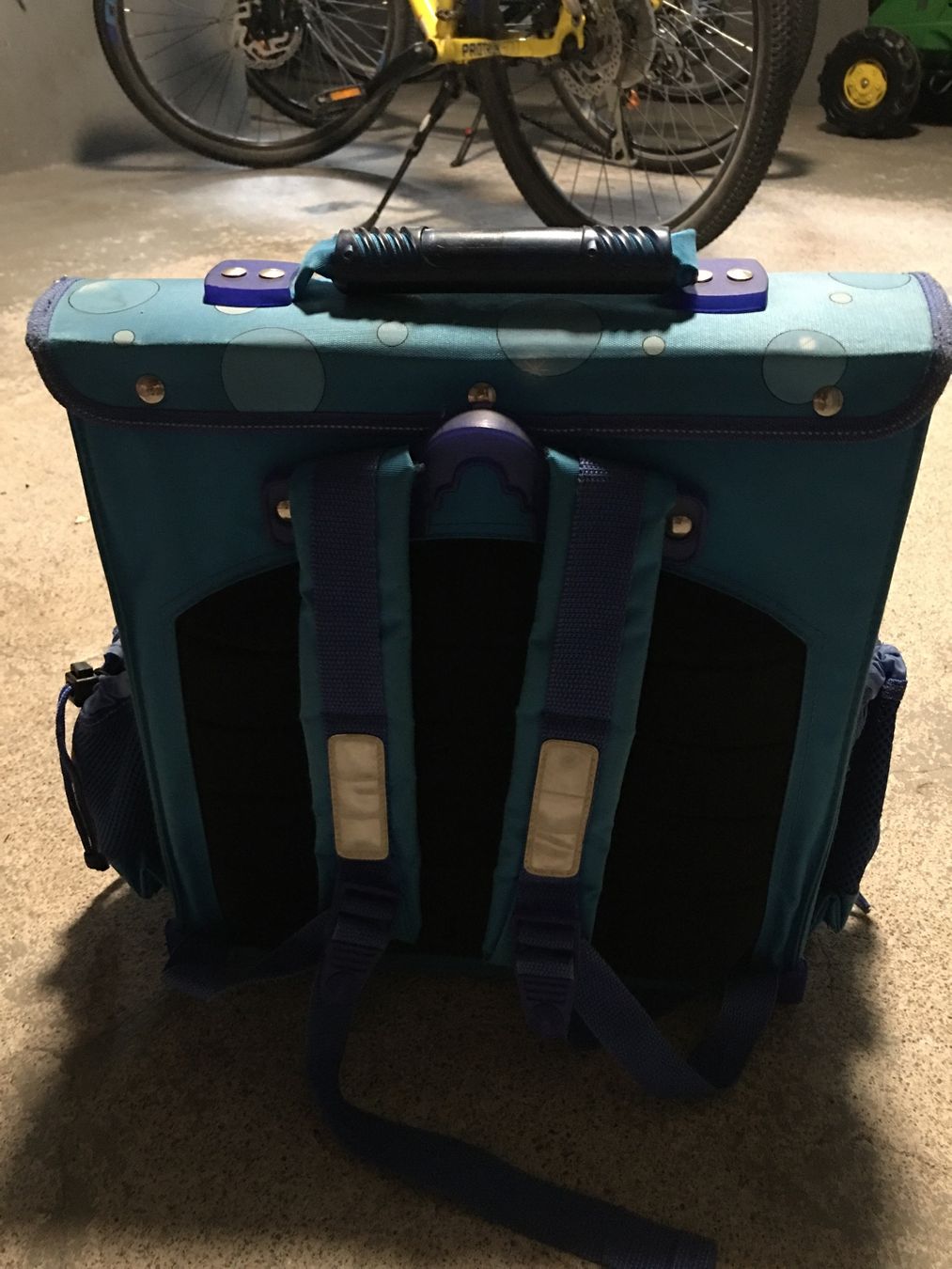 Borse & Zaini: Schulthek Primarschule Kinderrucksack Blau – Usato da Greifensee venduto da sinnamonroll 1