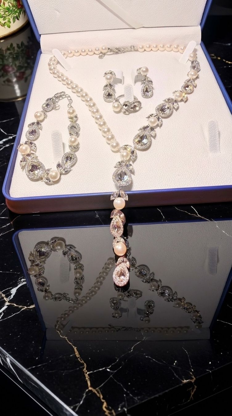Autres bijoux: Parure Perle Blanche – Neuf avec emballage d'origine à St-Maurice par Sandrinette123 1