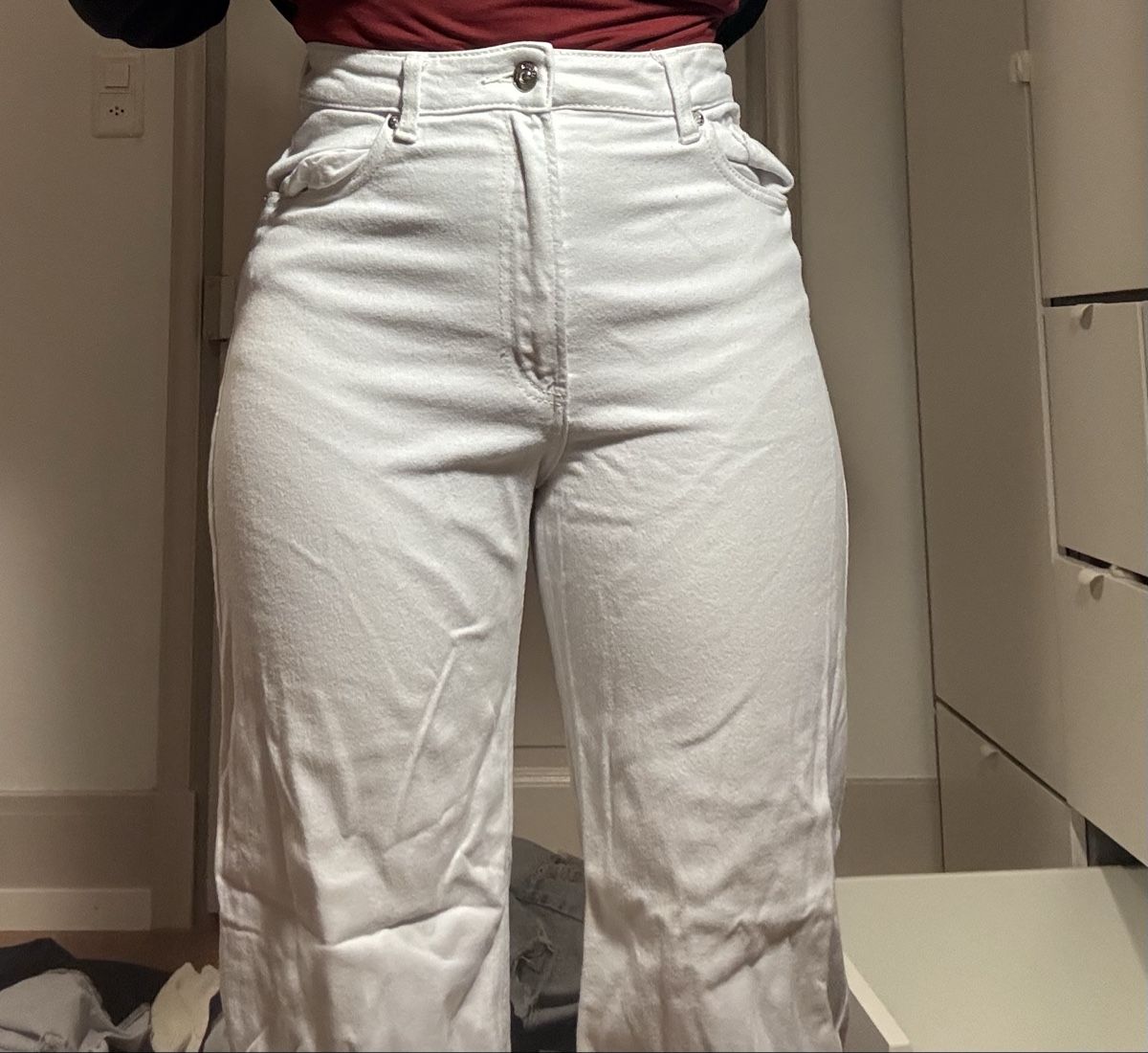 H&M Jeans: White denim straight jean – Gebraucht aus St. Gallen von lor_q58n 1