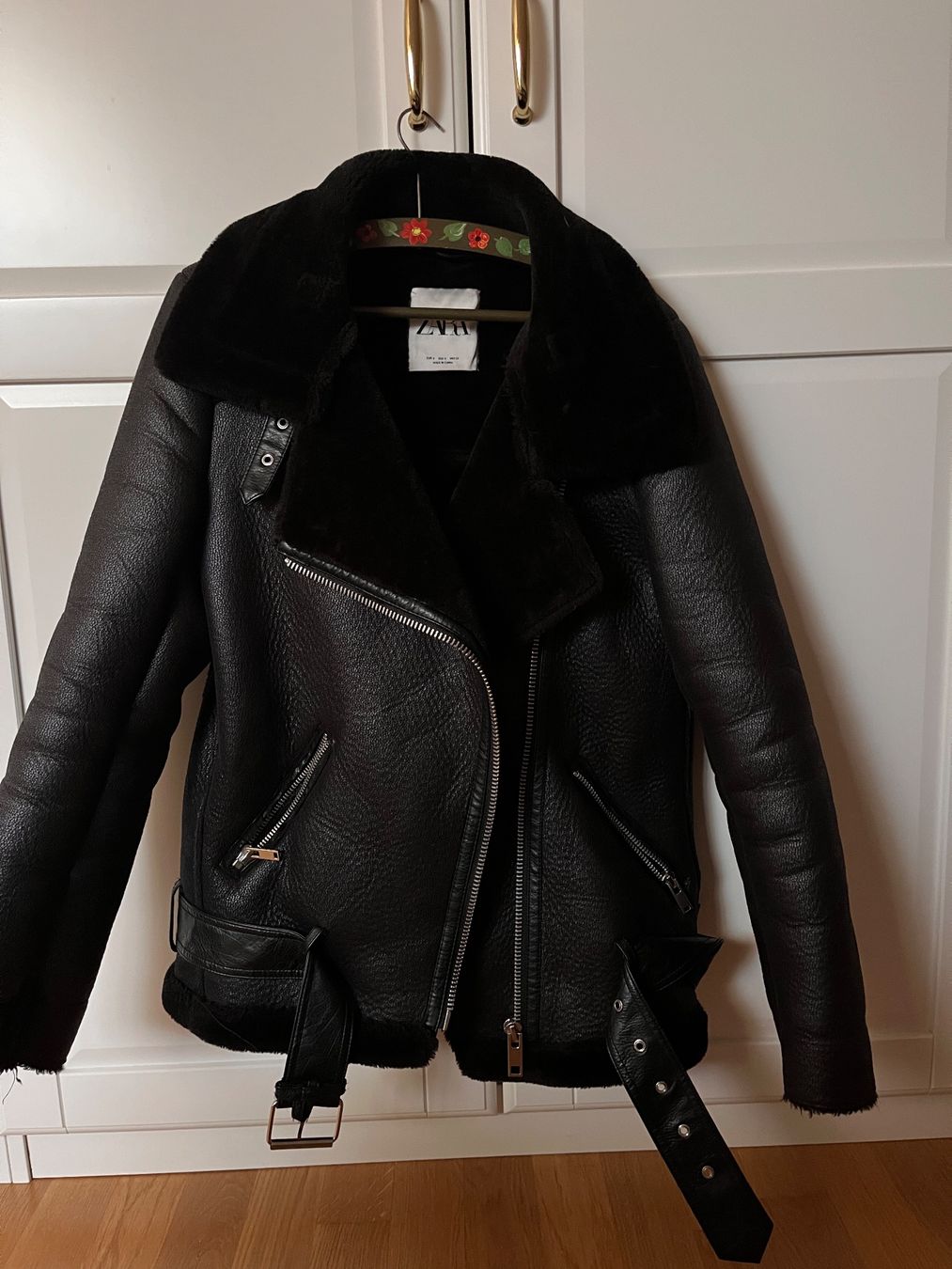 Zara Giacche: Gefütterte Lederjacke – Usato da Hermetschwil-Staff venduto da val_tq86