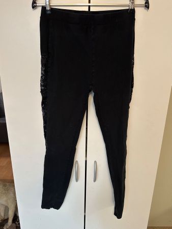 Schwarze Leggins mit Netzeinsatz (M)