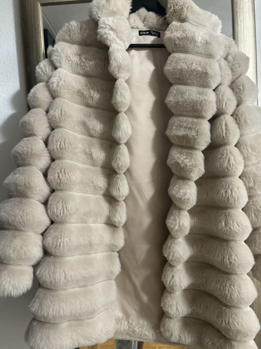 Cappotti: Warme Winterjacke, Creme, neuwertig – Nuovo (secondo la descrizione) da Lupsingen venduto da mar_v2yf