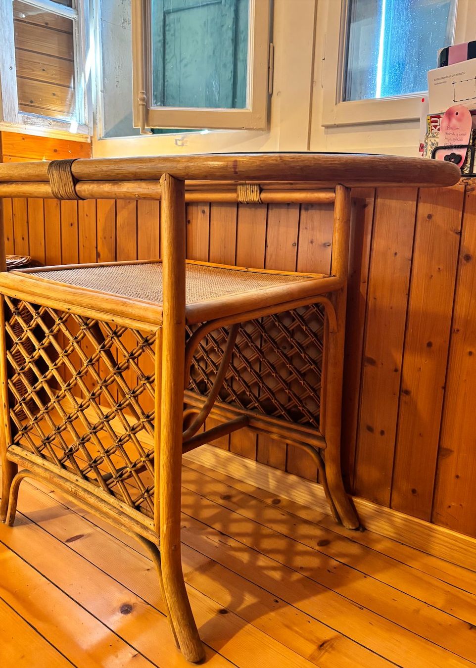 Tische: Schöner Tisch – Gebraucht aus Sierre von est_5jhg 3