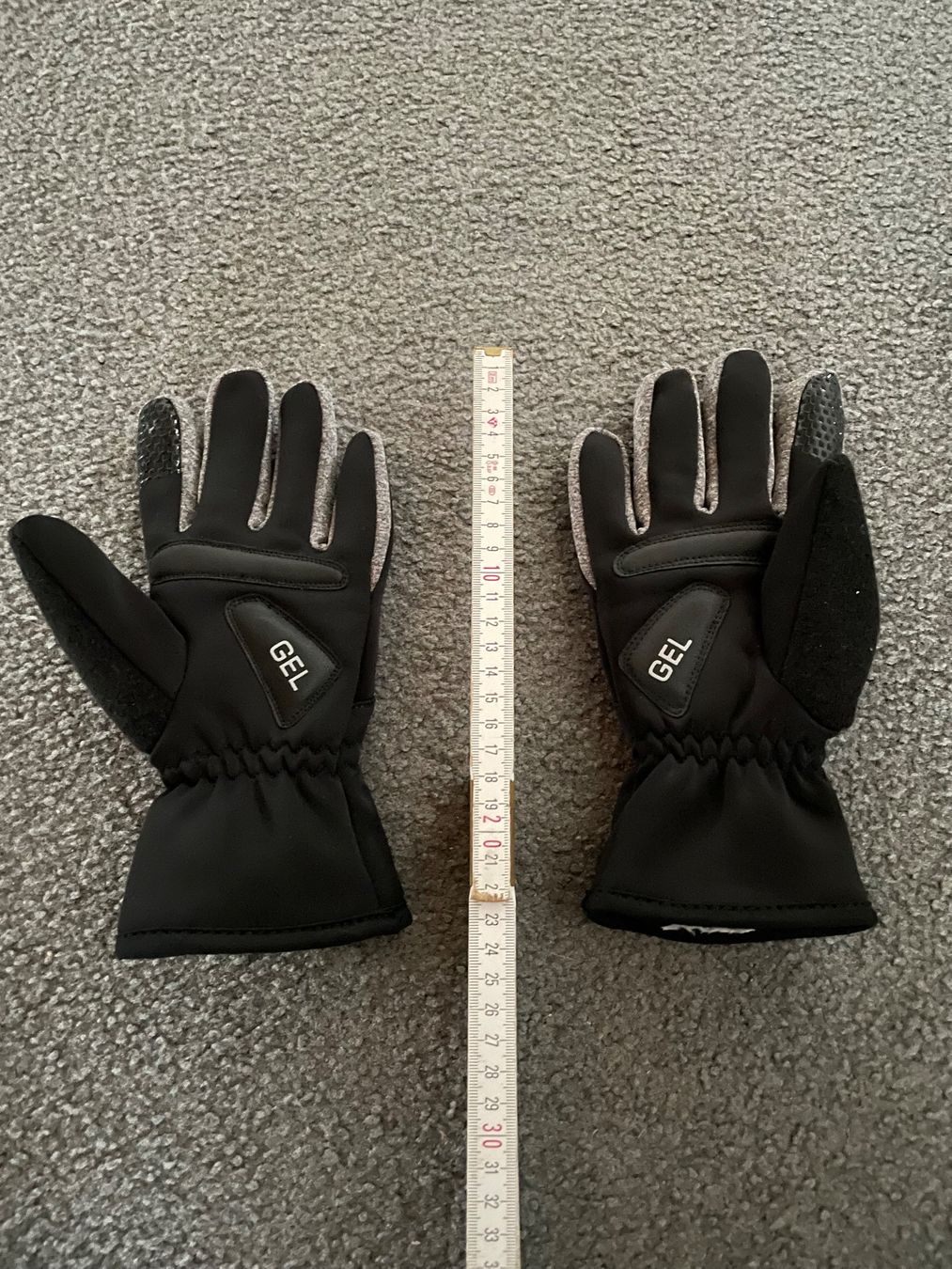 Guanti & manicotti: Handschuhe kaum benutzt – Usato da Esslingen venduto da Zeppi1 1