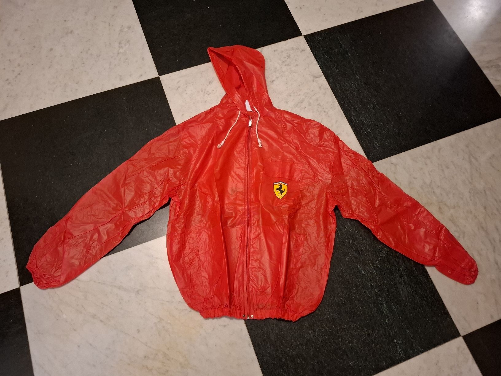Ferrari Giacche: Veste imperméable Ferrari / Agip – Usato da Le Locle venduto da Maria.222