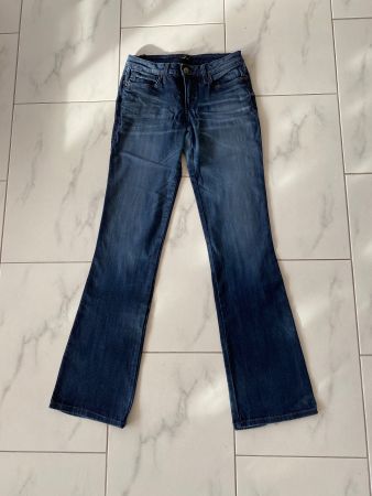 Damenjeans der Marke Bebe