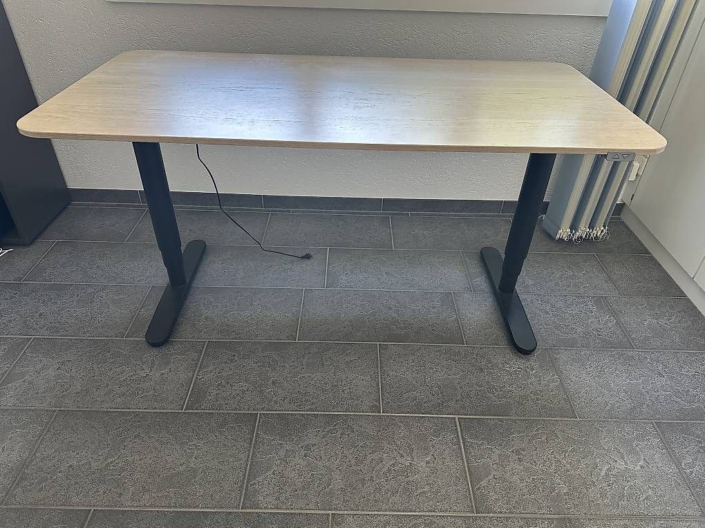 Scrivanie: Schreibtisch höhenverstellbar – Usato da Belp venduto da Bruno7327