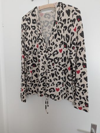 Hoodie Lienne Leoprint mit Herzen, Grösse XL, neuwertig