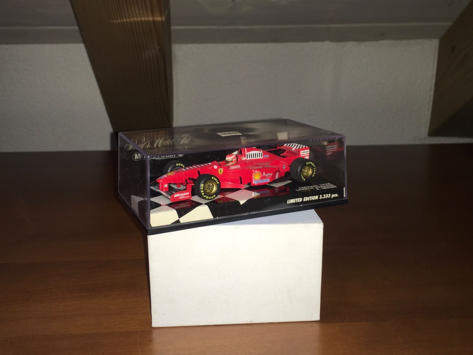 Ferrari Modellini d'auto: F1 Ferrari 1998 Launch Version - E. Irvine 1/43 – Nuovo (secondo la descrizione) da Wohlen AG venduto da PrivatSammlung 2