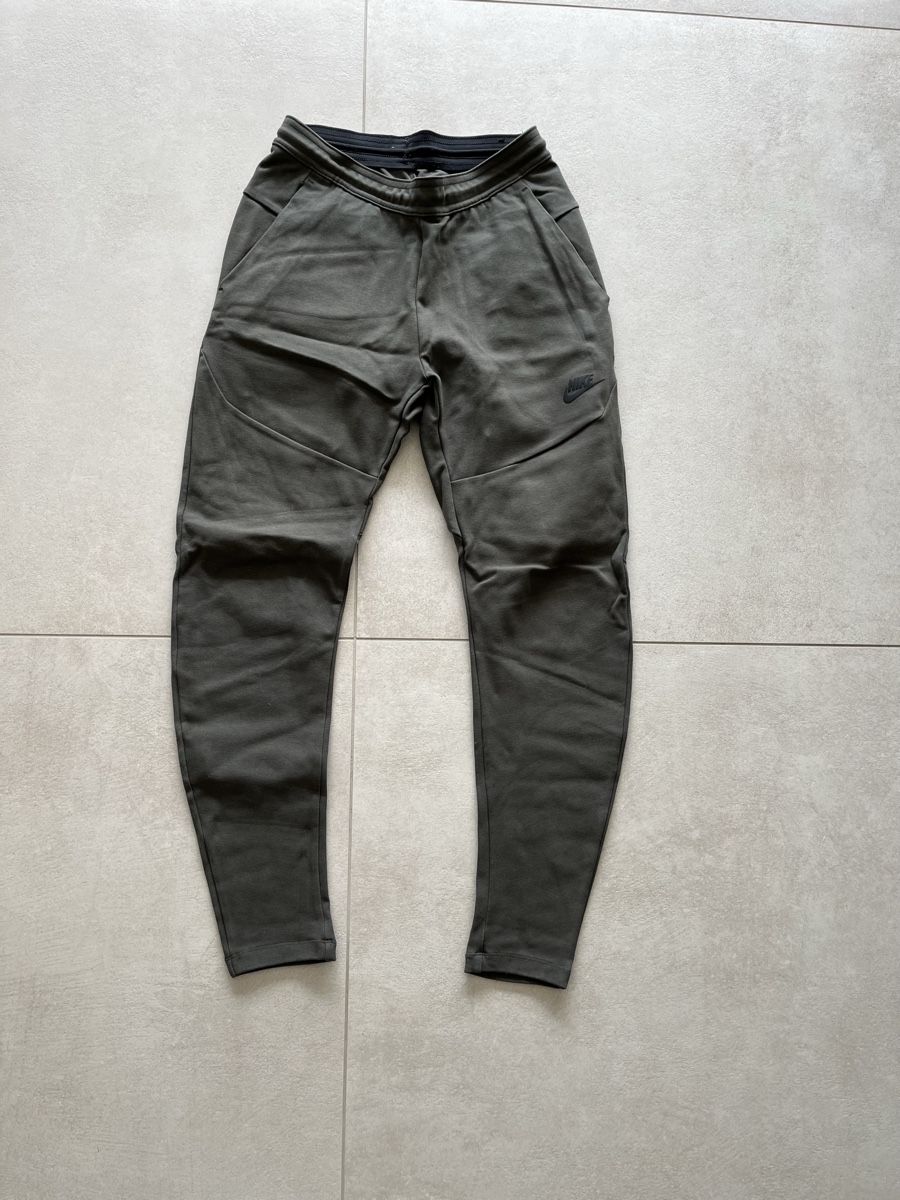 Nike Hosen: Pantalon Nike Tech Fleece - Taille XS  – Neu (gemäss Beschreibung) aus Champlan von YForter