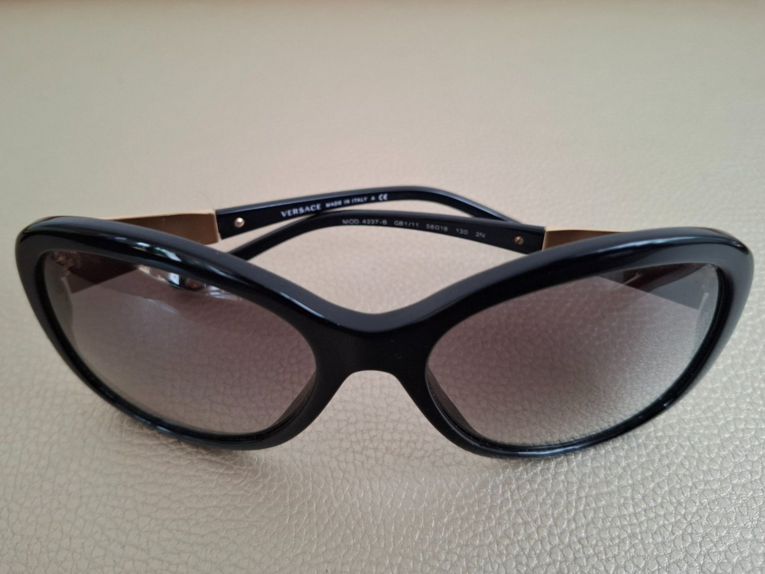 Versace Lunettes & Verres: 🌟 Superbes Lunettes de Soleil VERSACE - MOD 4237-B – D'occasion à Meinier par Gattuso22 7