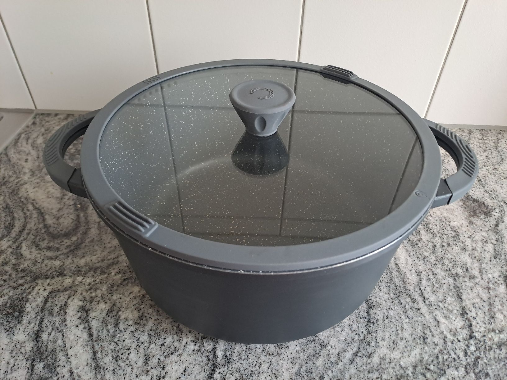 Casseroles: Bratentopf Crofton mit Deckel – D'occasion à Rickenbach LU par bishiida
