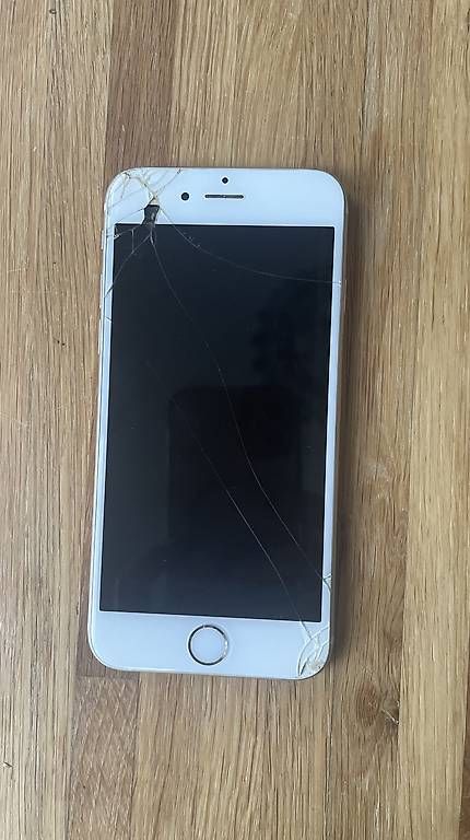 Telefoni cellulari / Smartphones: iPhone A1586  – Usato da Troinex venduto da nadinebmichaelson