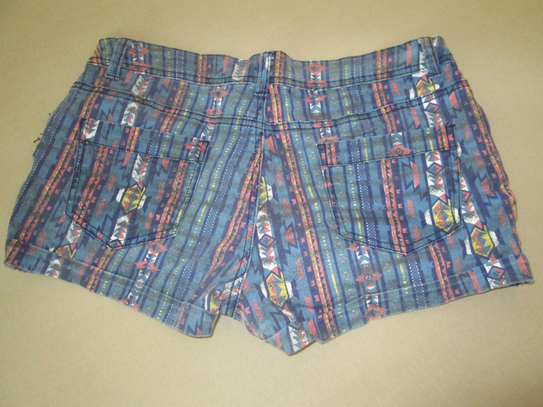 Pantaloni: Coole Hot Pants – Usato da Neuchâtel venduto da Dualseele 1