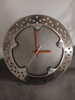 Orologio creato con disco dei freni di un CBR1000RR, d=30 cm