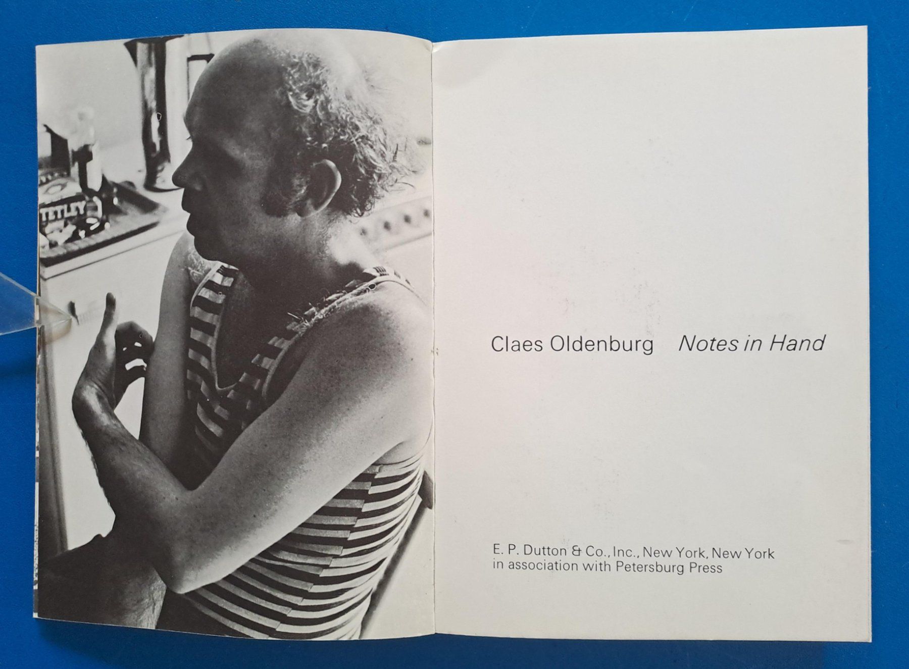 Bücher: Claes Oldenburg - Notes in Hand. Erstausgabe 1971 – Gebraucht aus Zürich von archiphil 1