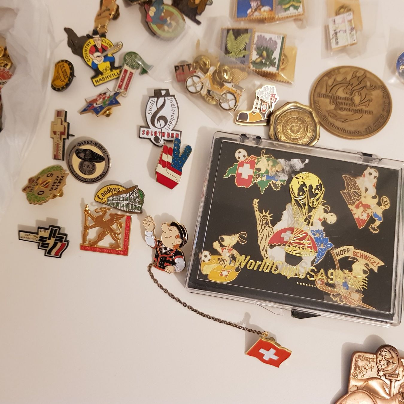 Plaketten & Abzeichen: Konvolut Anstecker Pins – Gebraucht aus Münchenstein von 2DGames 3