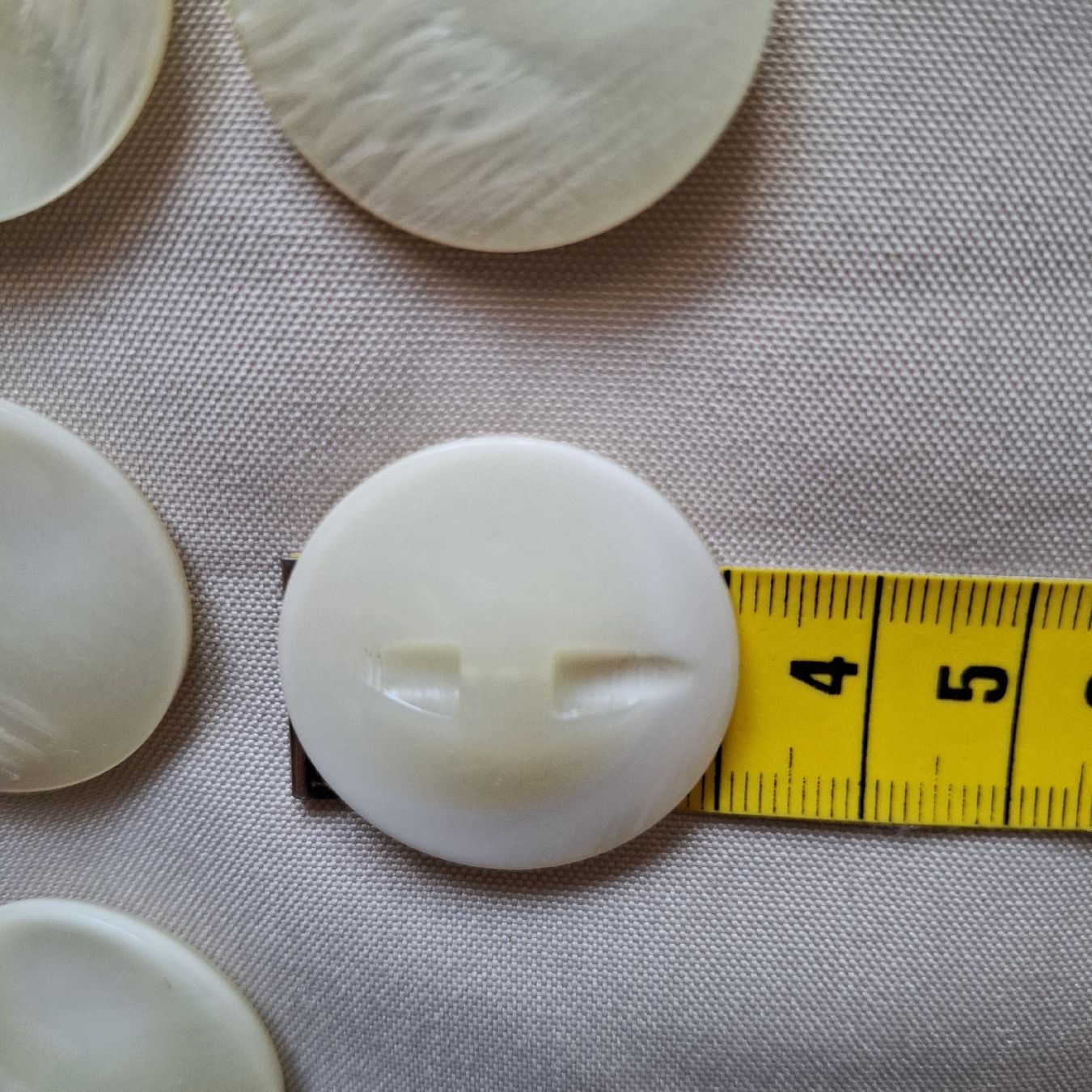 Bottoni: 7 Knöpfe elfenbeinfarben, 31 mm. – Usato da Dietikon venduto da Hirschkopf 4