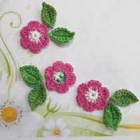 3 Blumen + 6 Blätter gehäkelt (crochet, uncinetto) 828