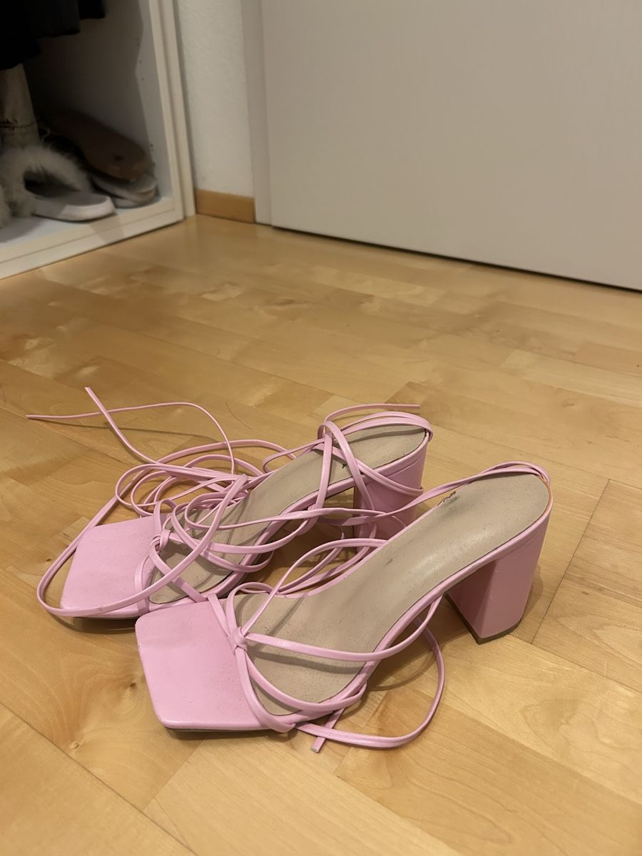 Scarpe da donna: tacchi rosa con lacci alla schiava – Usato da Arzo venduto da mar_6rdb