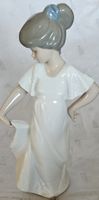 LladroʻPorcelain figurine girl dancer