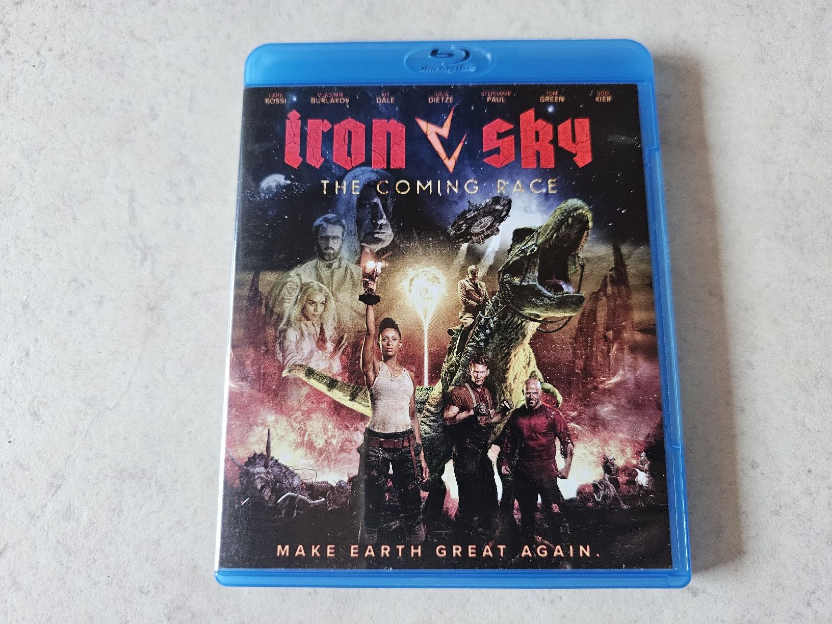 Tutti i DVDs: Iron Sky  -  The Coming Race  /  Bluray – Usato da Schneisingen venduto da backstore24