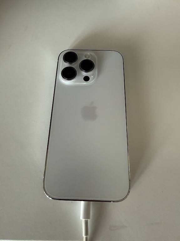 Apple Portables: Apple iPhone 14 Pro  256 GB  Silber – D'occasion à Büron par Ste_7lb6