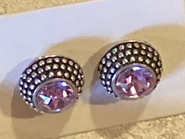 Swarovski Ohrringe & -stecker: OHRSTECKER ANTIK VERSILBERT,LILA – Neu und originalverpackt aus Meienried von ManuelaBoutique 5