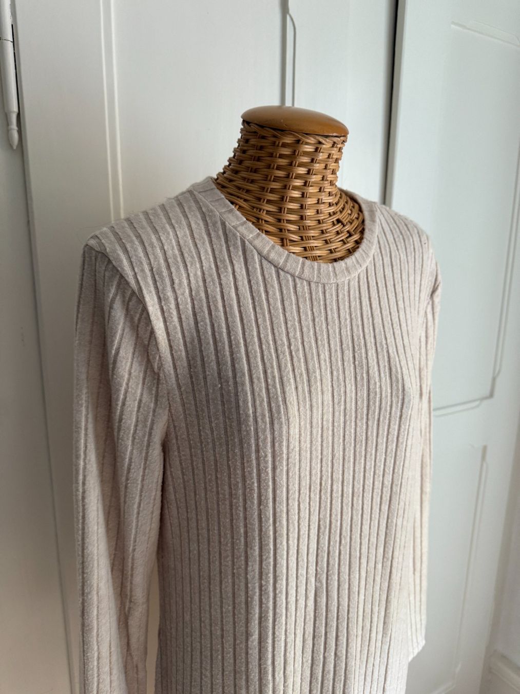 Kleider: Schlauchkleid beige weich L – Gebraucht aus Zürich von Diazaio 1