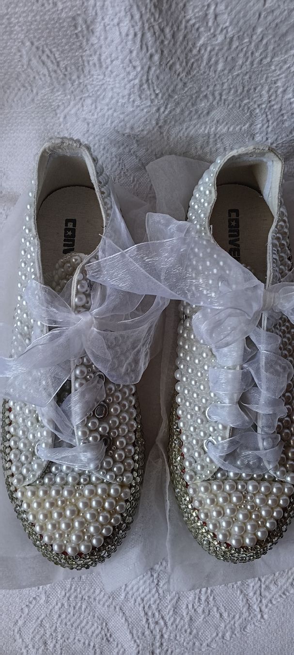 Converse Damenschuhe: CONVERS SCHUHE mit PERLEN+ STRASS NEU! GR.39 – Neu (gemäss Beschreibung) aus Maienfeld von Andyr44