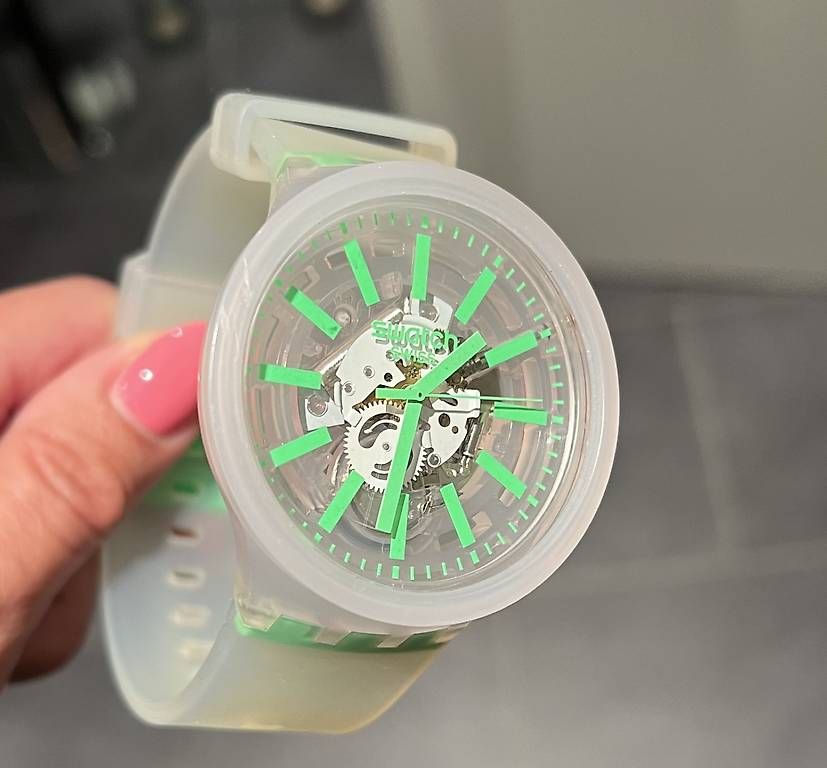 Montres: SWATCH Uhr Neon Transparent  – D'occasion à Kilchberg ZH par SyFo286