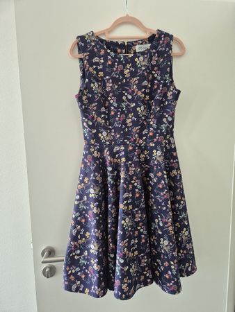 Sommerliches Blumenkleid von Closet London, Grösse 36/38