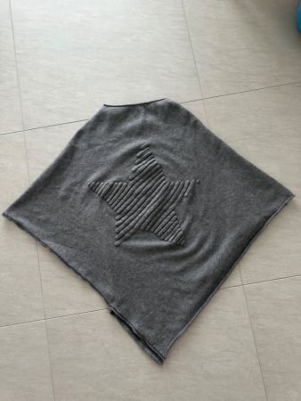 Poncho/ Cape mit Sternmuster, ideal für den Übergang