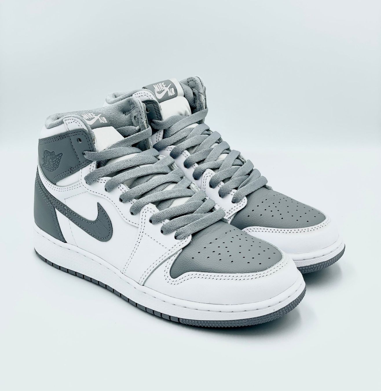 Jordan Damenschuhe: Nike Air Jordan 1 High Stealth Grey EU 38.5 – Neu und originalverpackt aus Erlinsbach von sasneakers