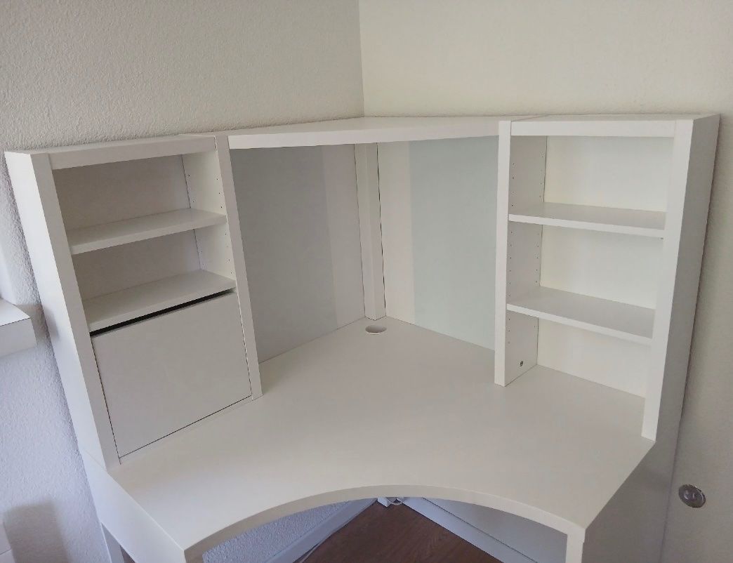 Ikea Scrivanie: Schreibtisch – Usato da Rothrist venduto da meh_p6y8 1