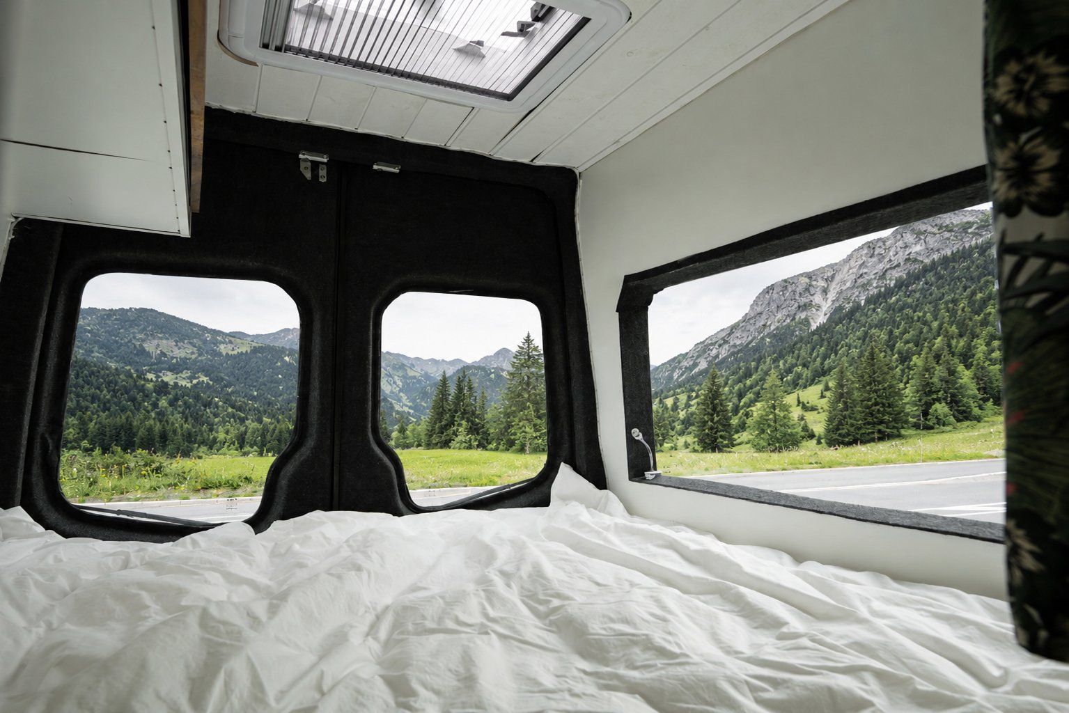 Mercedes-Benz Camping Fahrzeuge: Einzigartiger Sprinter Camper mit Neuem Motor ab MFK – Gebraucht aus Rothrist von miiromiro