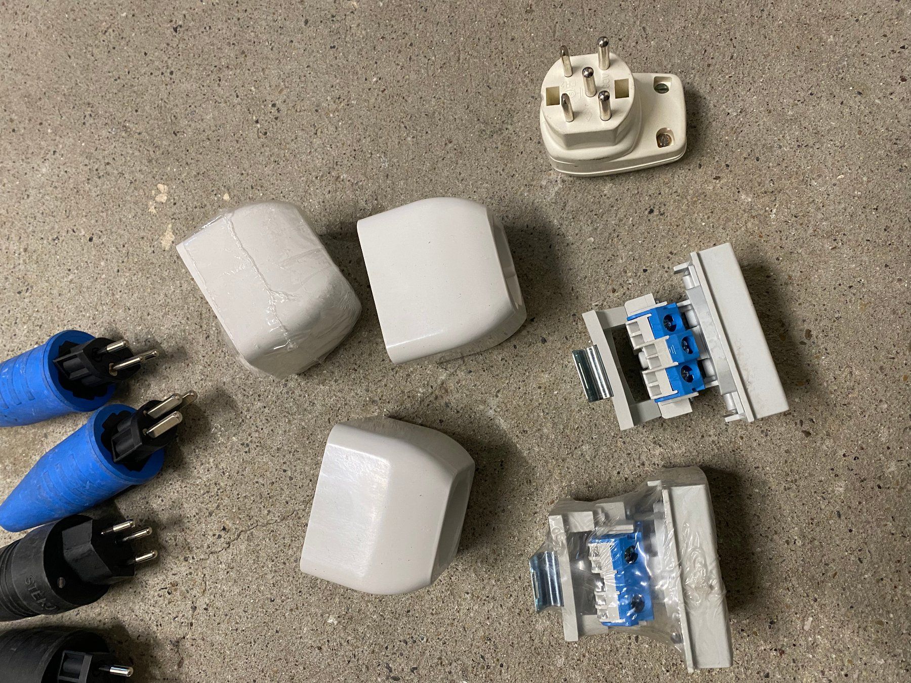 Elektrotechnik: Stecker Kupplungen Typ12, Typ13, Typ23 Typ15 Steckdose – Gebraucht aus Reinach BL von Herzogtech 7