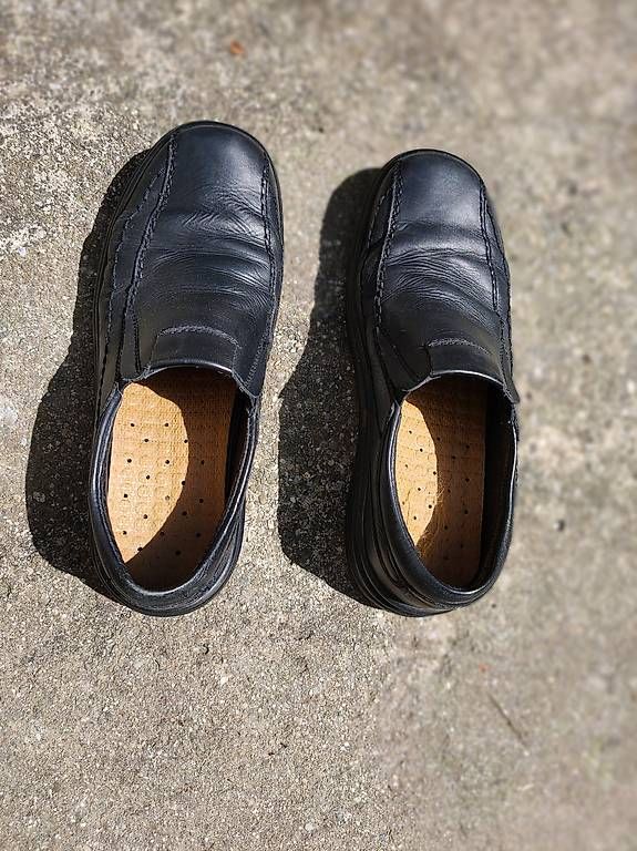 Herrenschuhe: Rechte Leder Schuhe große 41 – Gebraucht aus Schlattingen von armeFrau