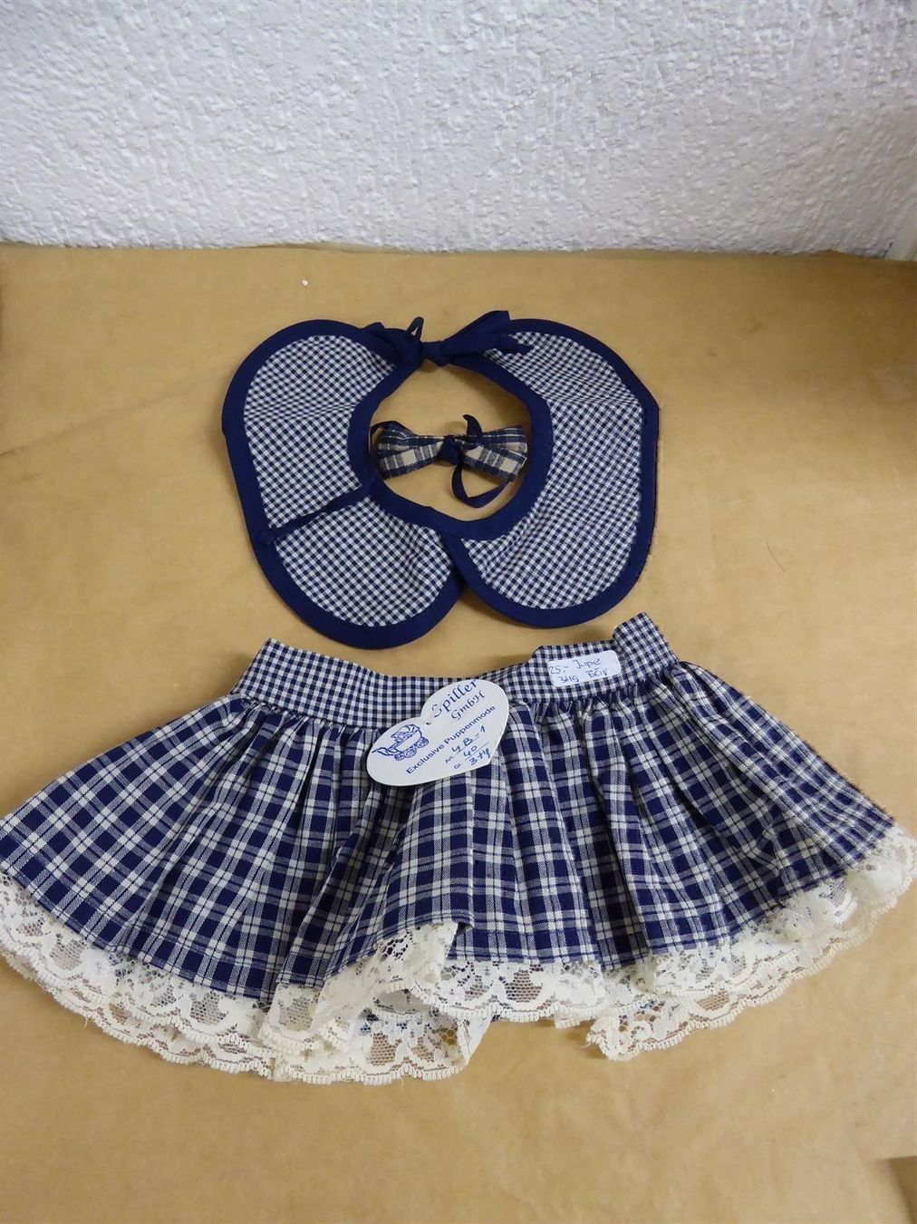 Bambole: Rock mit Kragen für Puppe oder Teddy – Nuovo (secondo la descrizione) da Pratteln venduto da Dollshop