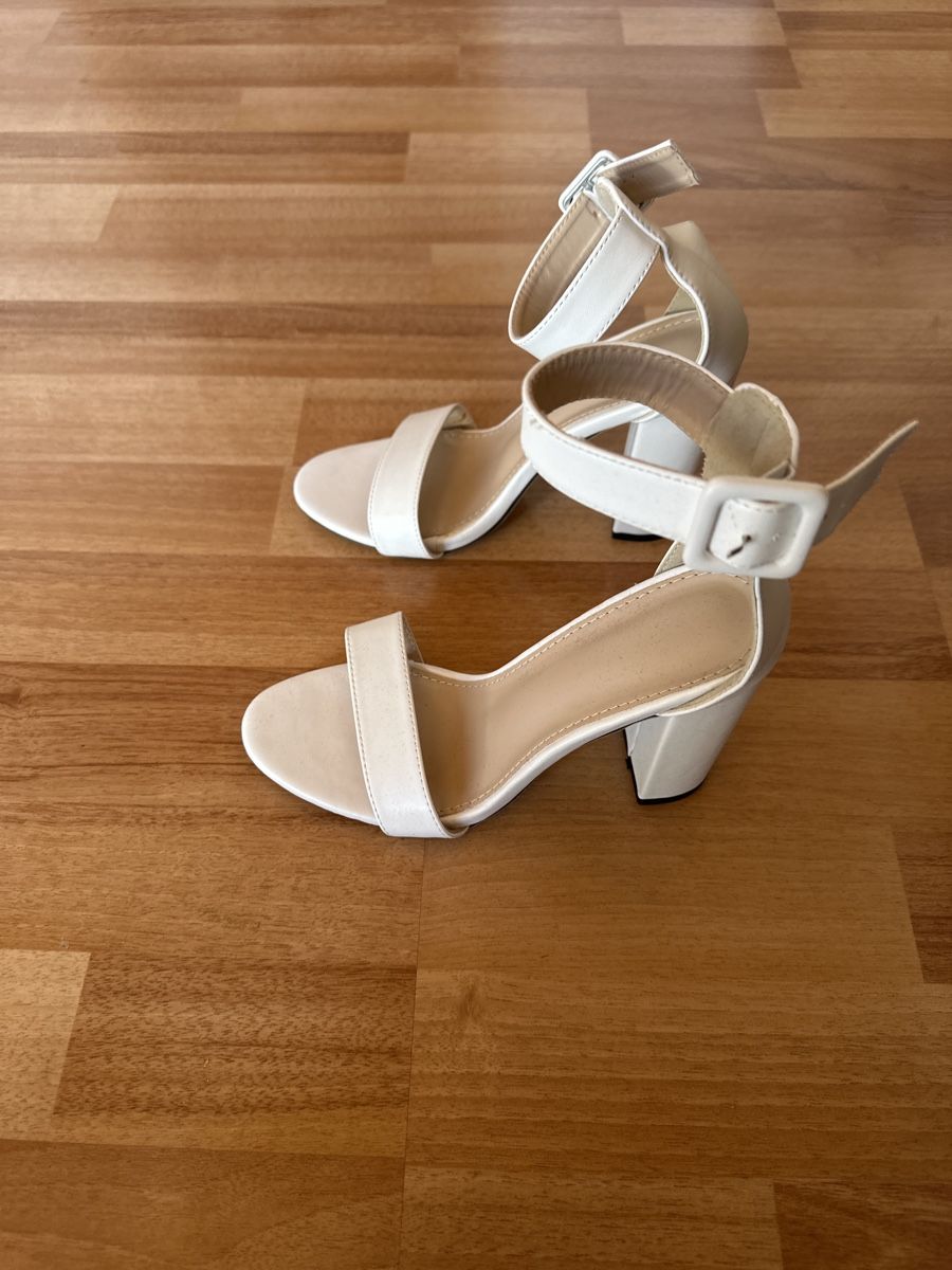 Scarpe da donna: Weisse High Heels Gr. 35 – Usato da St. Gallen venduto da mai_gd7k 1