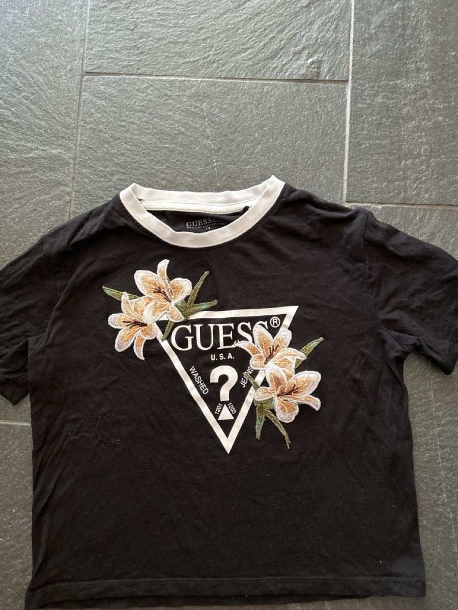 Nike Camicette, T-shirt & Top: 2 Tshirts 146/156 Nike/Guess – Usato da Maloja venduto da liv_5gzx 2