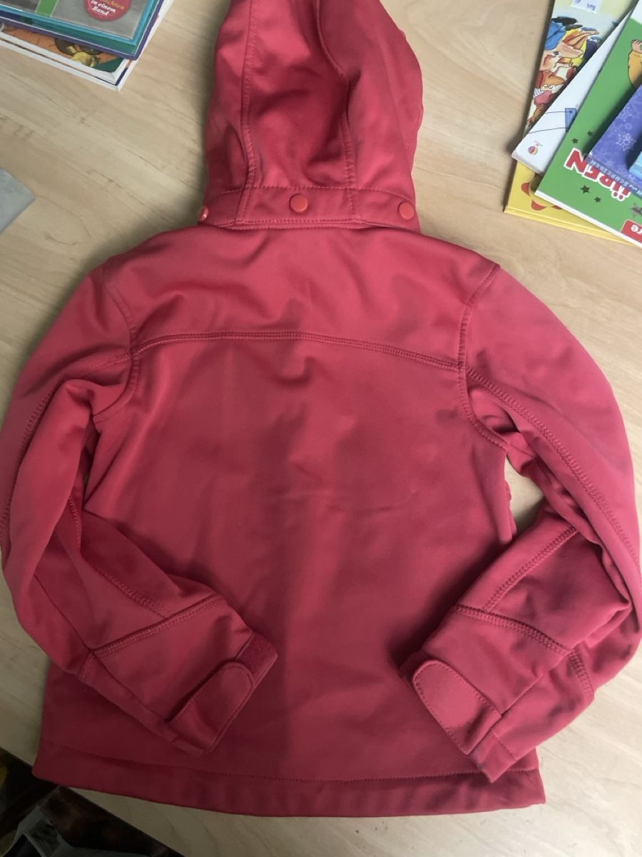 Jacken & Mäntel: Mädchen Softshelljacke rot Gr.116 gebraucht – Gebraucht aus Obergerlafingen von cabo4 1