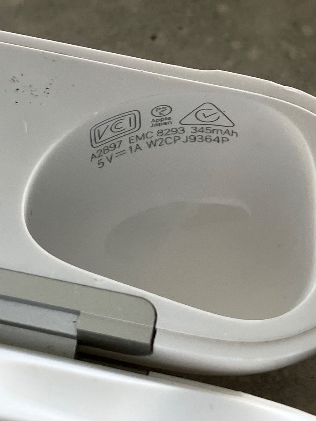 Apple Kopfhörer: Apple AirPods 3 Case – Gebraucht aus Lausanne von mr.v 4