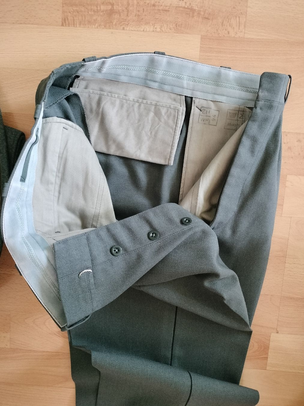 Schweizer Armee Uniformi: Antike Schweizer Armee Militär Uniform – Usato da Schwanden Sigrisw venduto da cadieux71 6