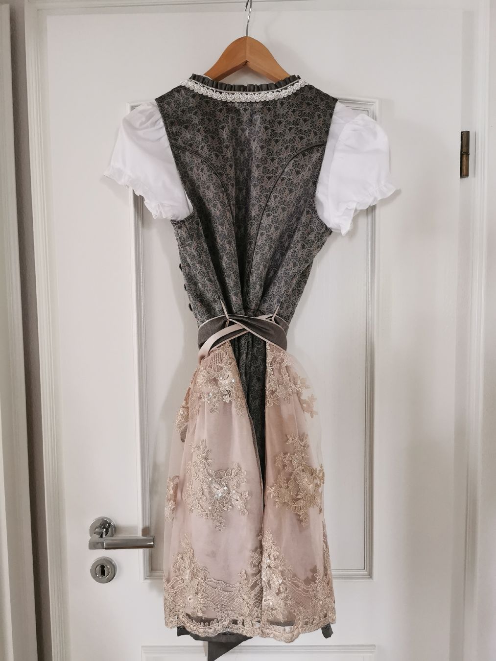 Krüger Vestiti: Edles Dirndl Krüger Madl Grösse 38 mit Bluse – Nuovo (secondo la descrizione) da Volketswil venduto da Colettecoco 1