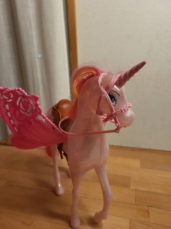 Jouets: 2 Einhörner – D'occasion à Mollis par reiver 1
