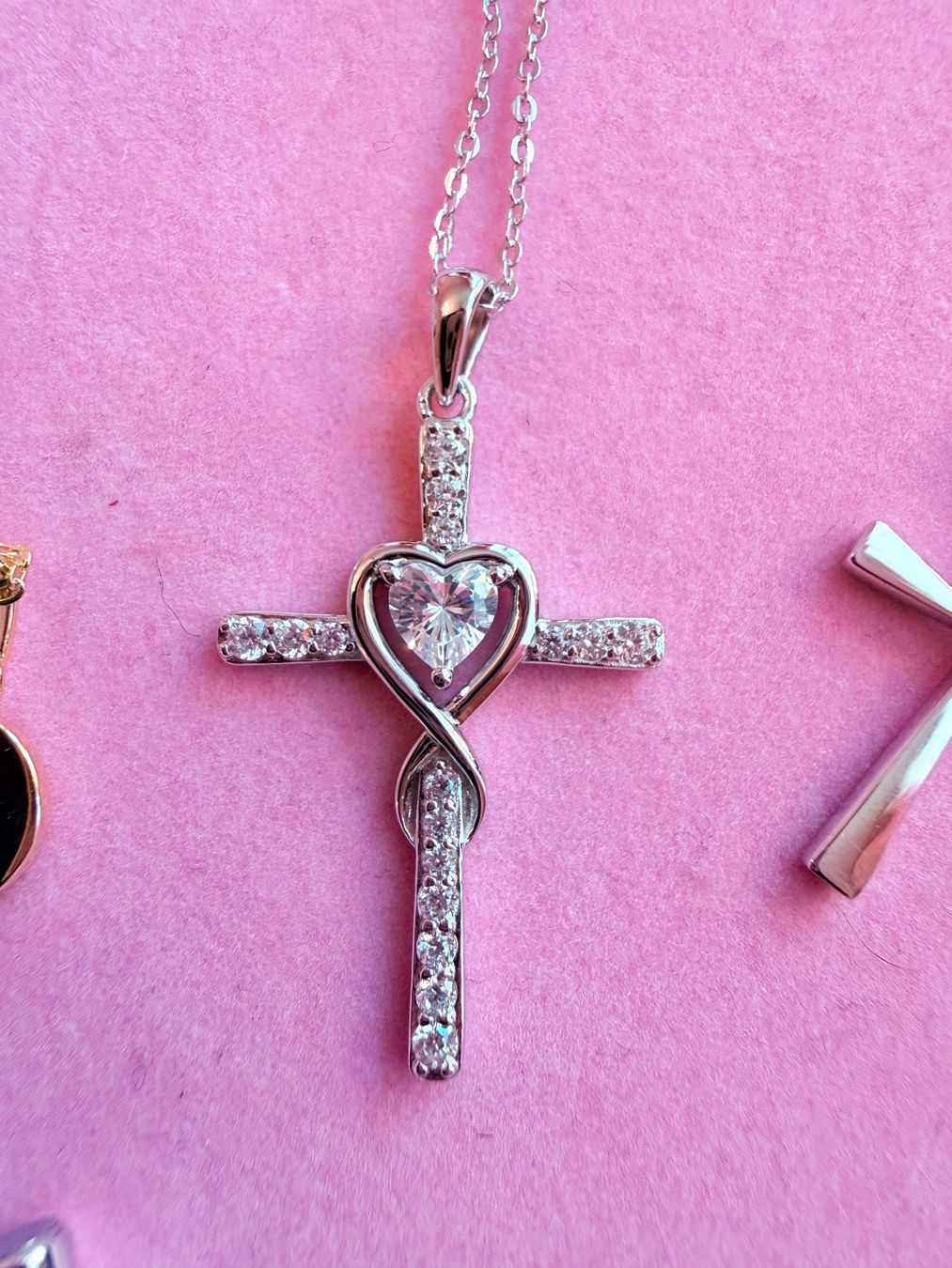 Catenine: Collier croix diamantée – Usato da St-Maurice venduto da Sandrinette123 2