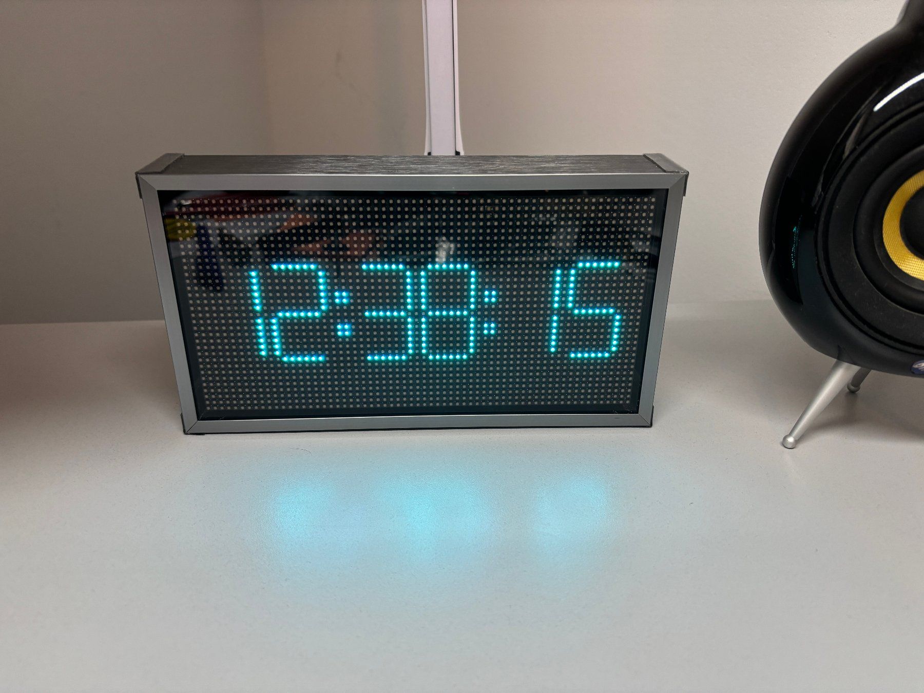 Coin Miner: LED Matrix Cryptocurrencies & Aktien & Wetter Daten – Nuovo e nell'imballaggio originale da Erlenbach ZH venduto da ultraSale 4