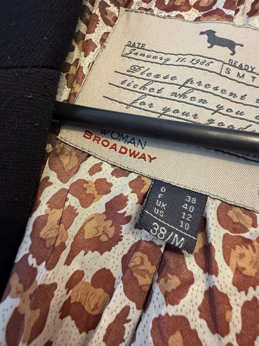 Giacche: Schwarzer Blazer Gr. 38/M mit Leopardenmuster Innenfutter – Usato da Einsiedeln venduto da zue_82pm 1